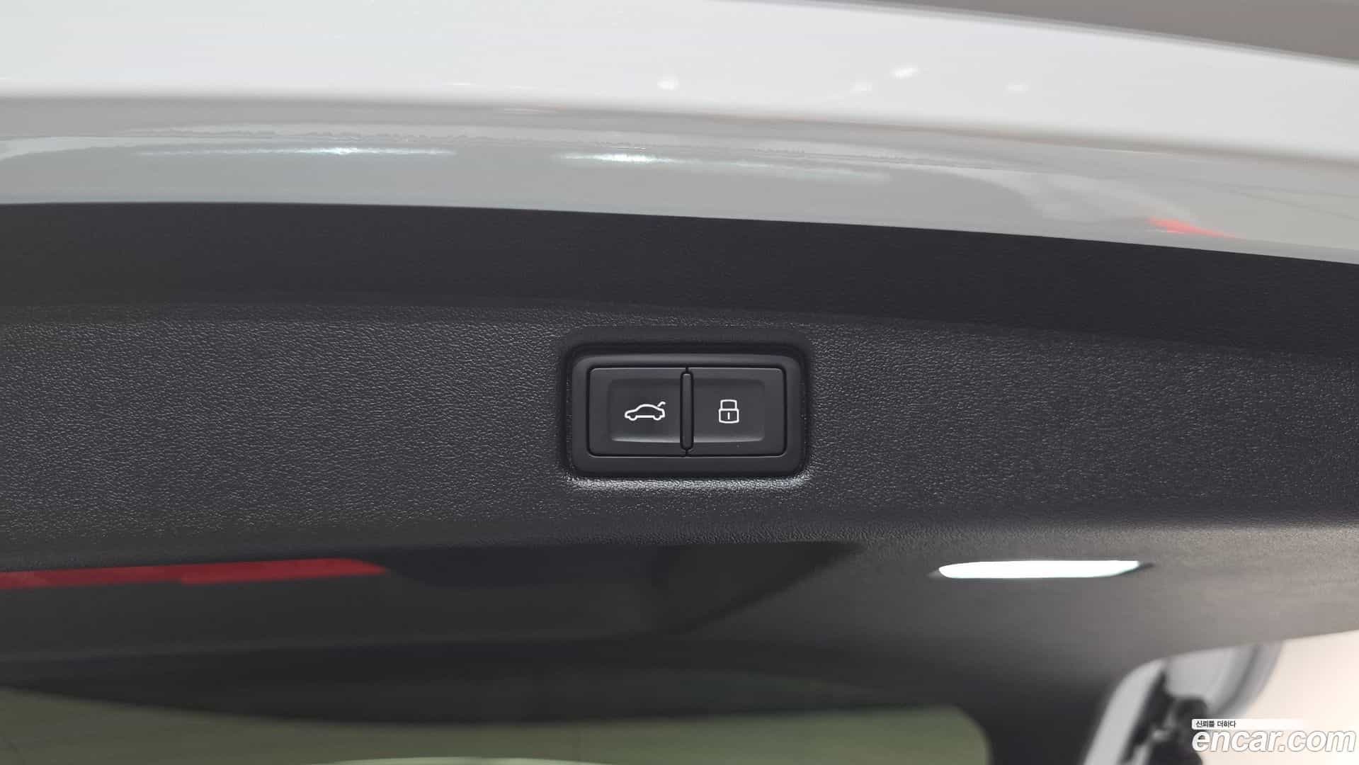Q5 Audi 2025.11-OPTION-040