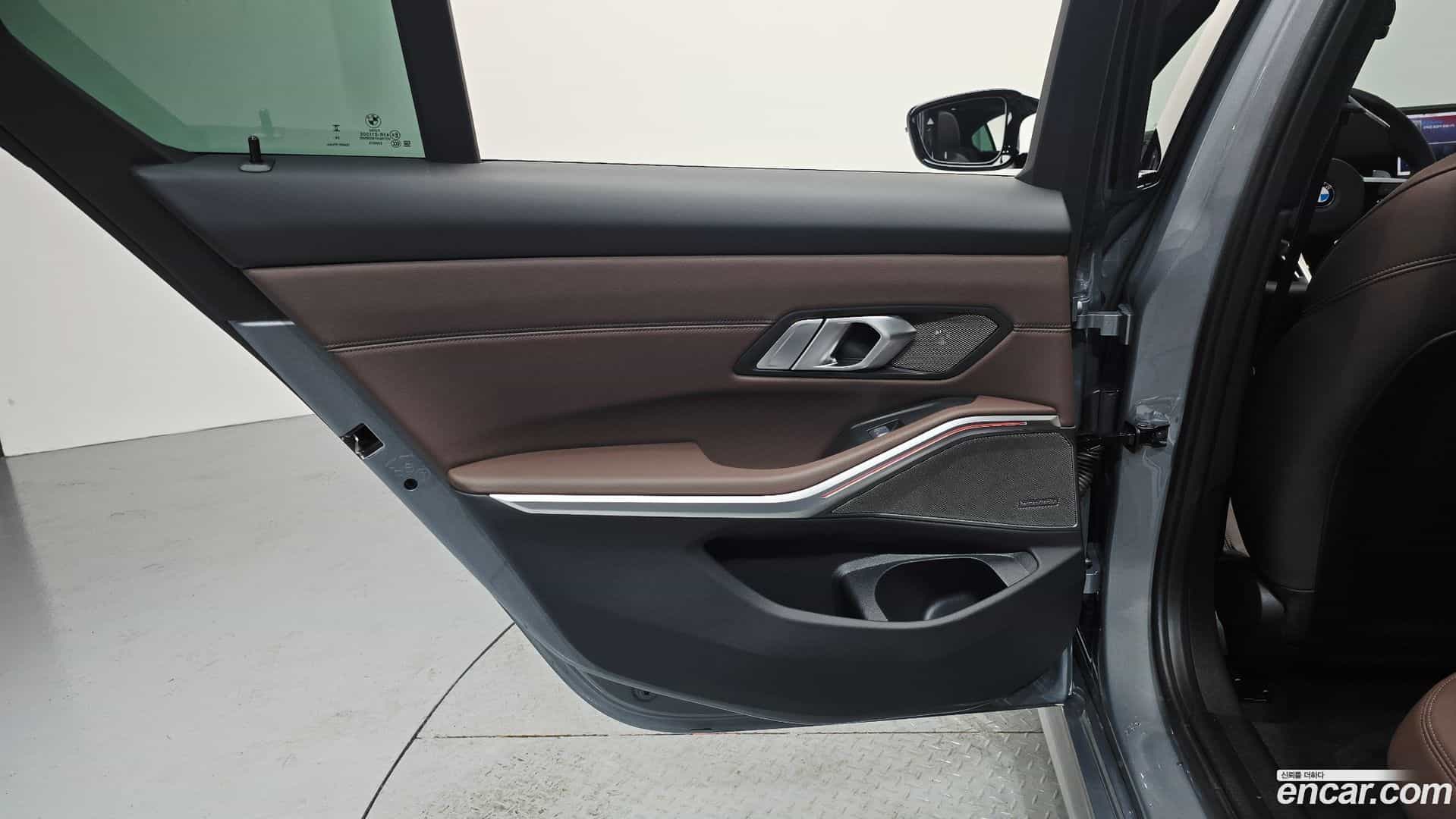 3-Series BMW 2025.6-INNER-035