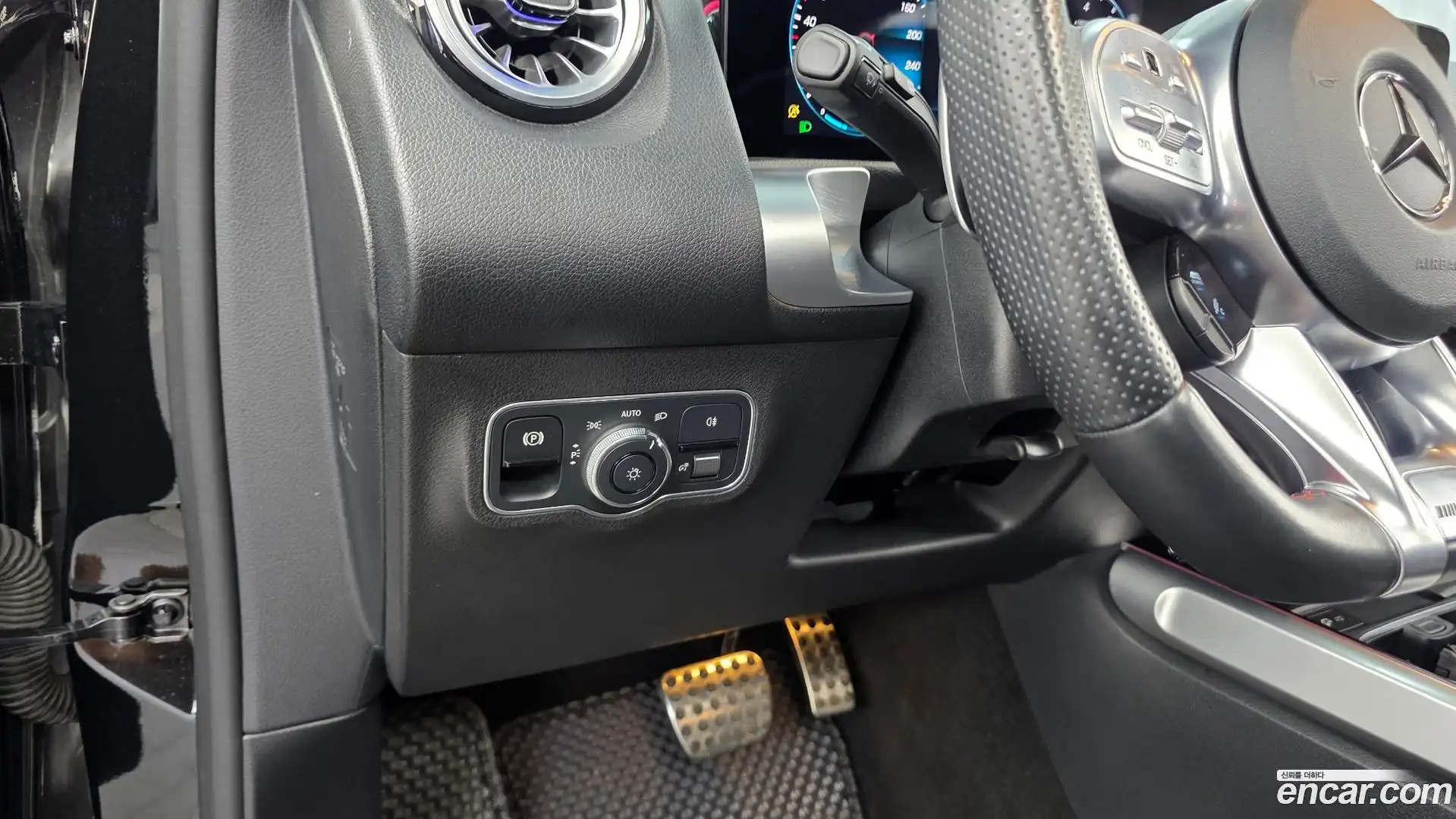 GLB-Class Mercedes-Benz 2022.8-OPTION-021
