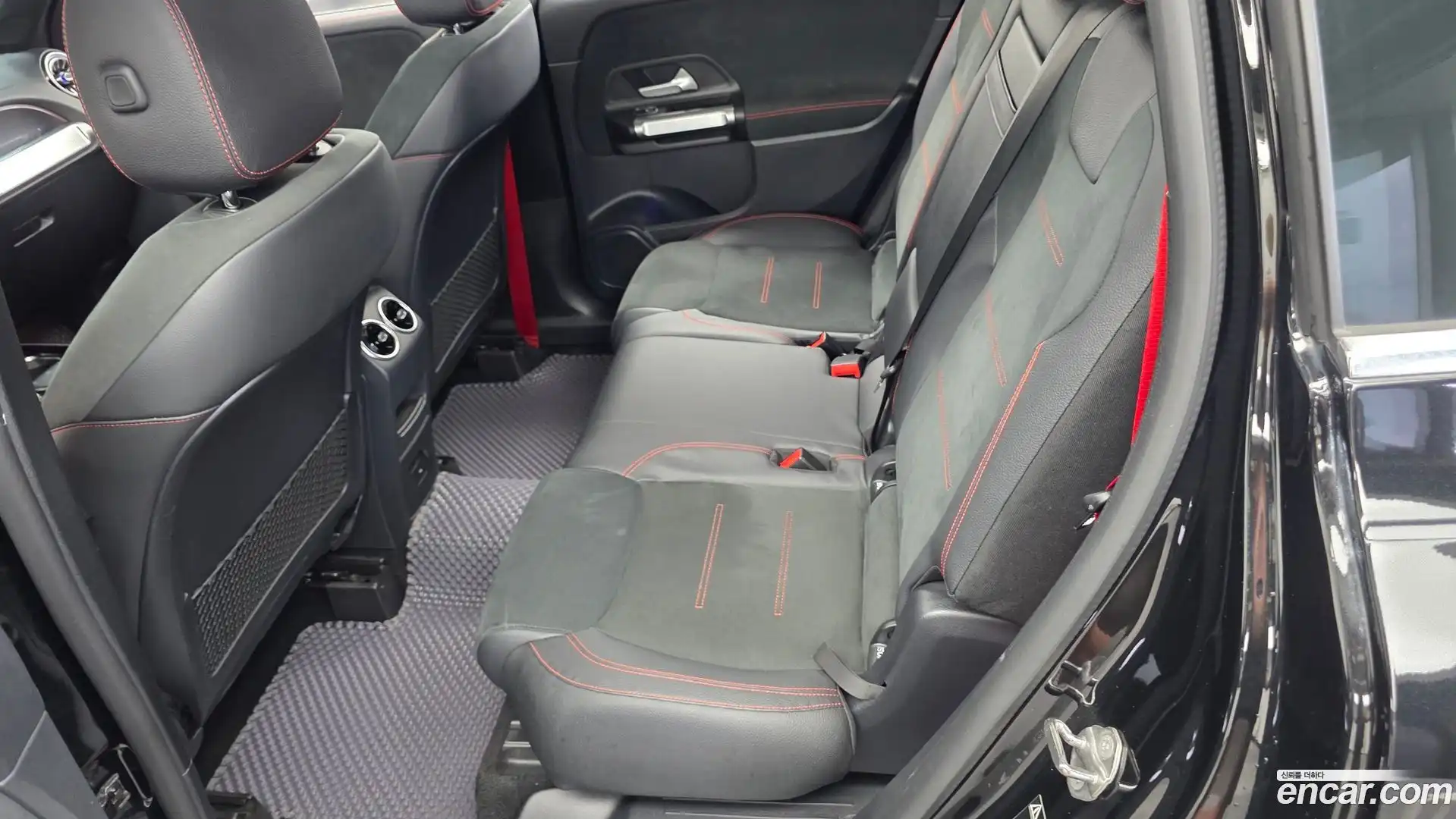 GLB-Class Mercedes-Benz 2022.8-INNER-036