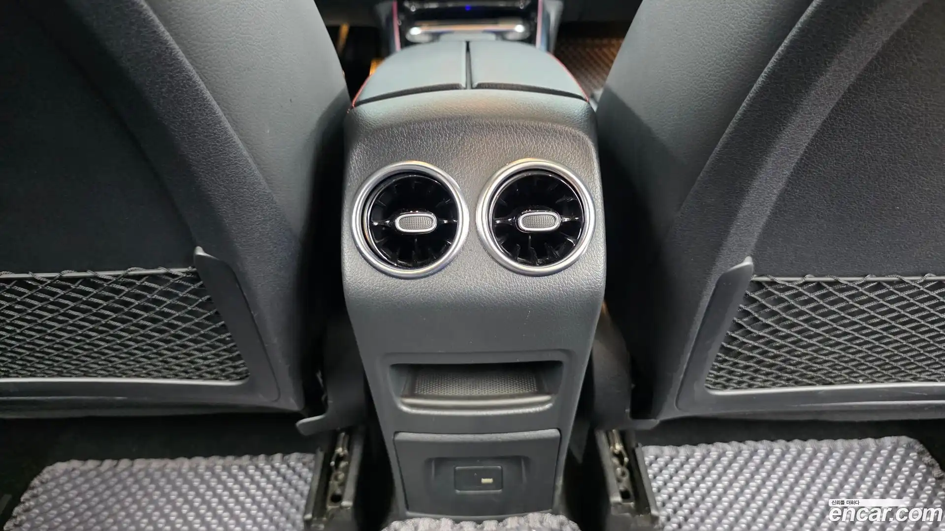 GLB-Class Mercedes-Benz 2022.8-OPTION-044