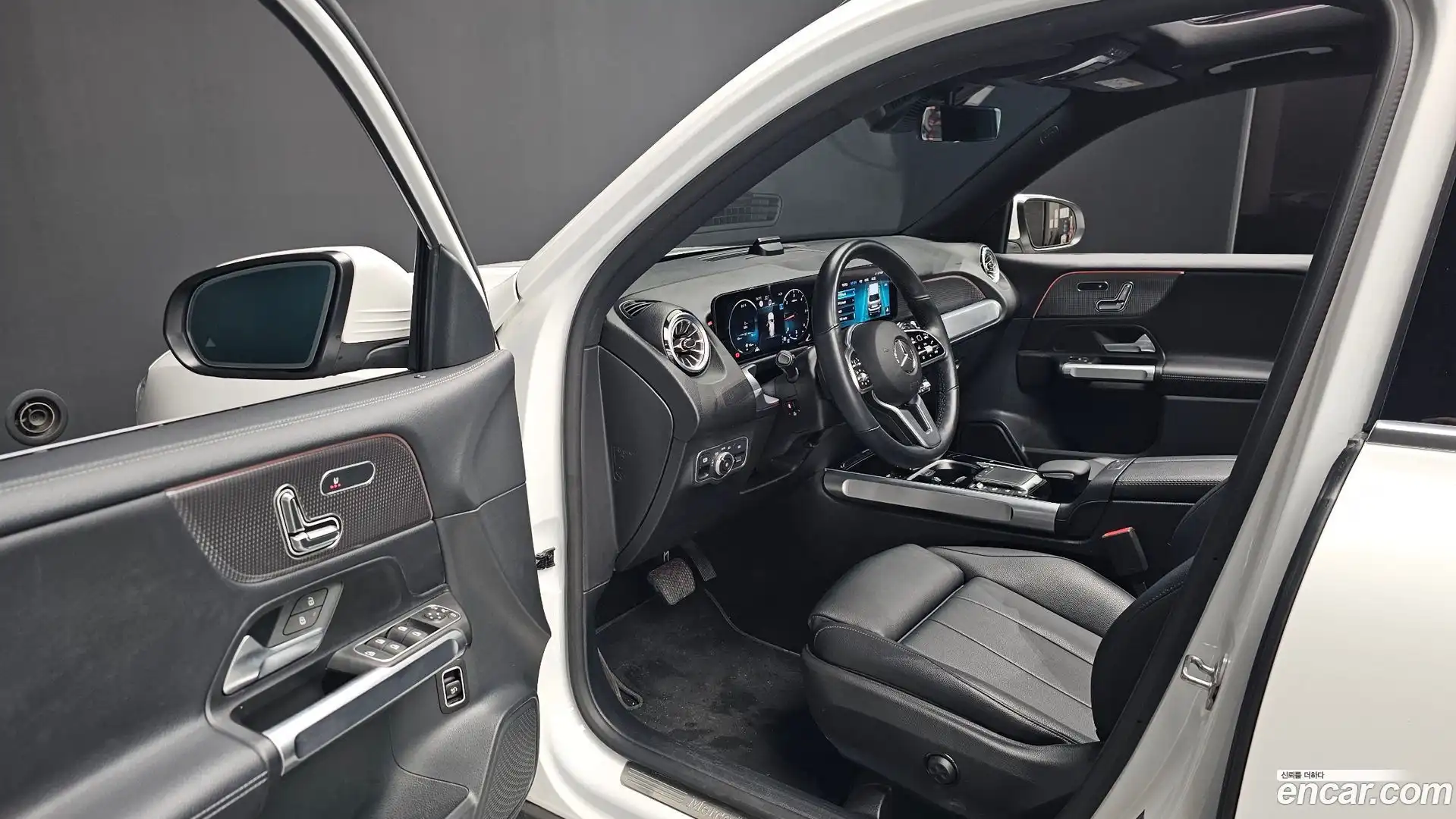 GLB-Class Mercedes-Benz 2022.10-INNER-010
