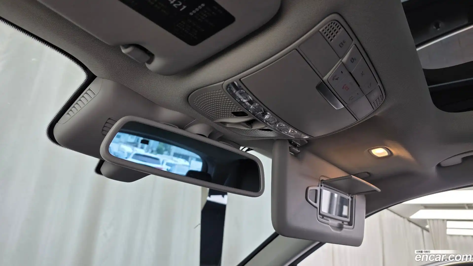 GLC-Class Mercedes-Benz 2019.7-OPTION-041