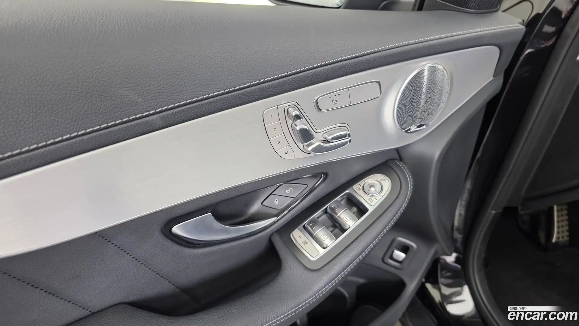GLC-Class Mercedes-Benz 2019.7-OPTION-048