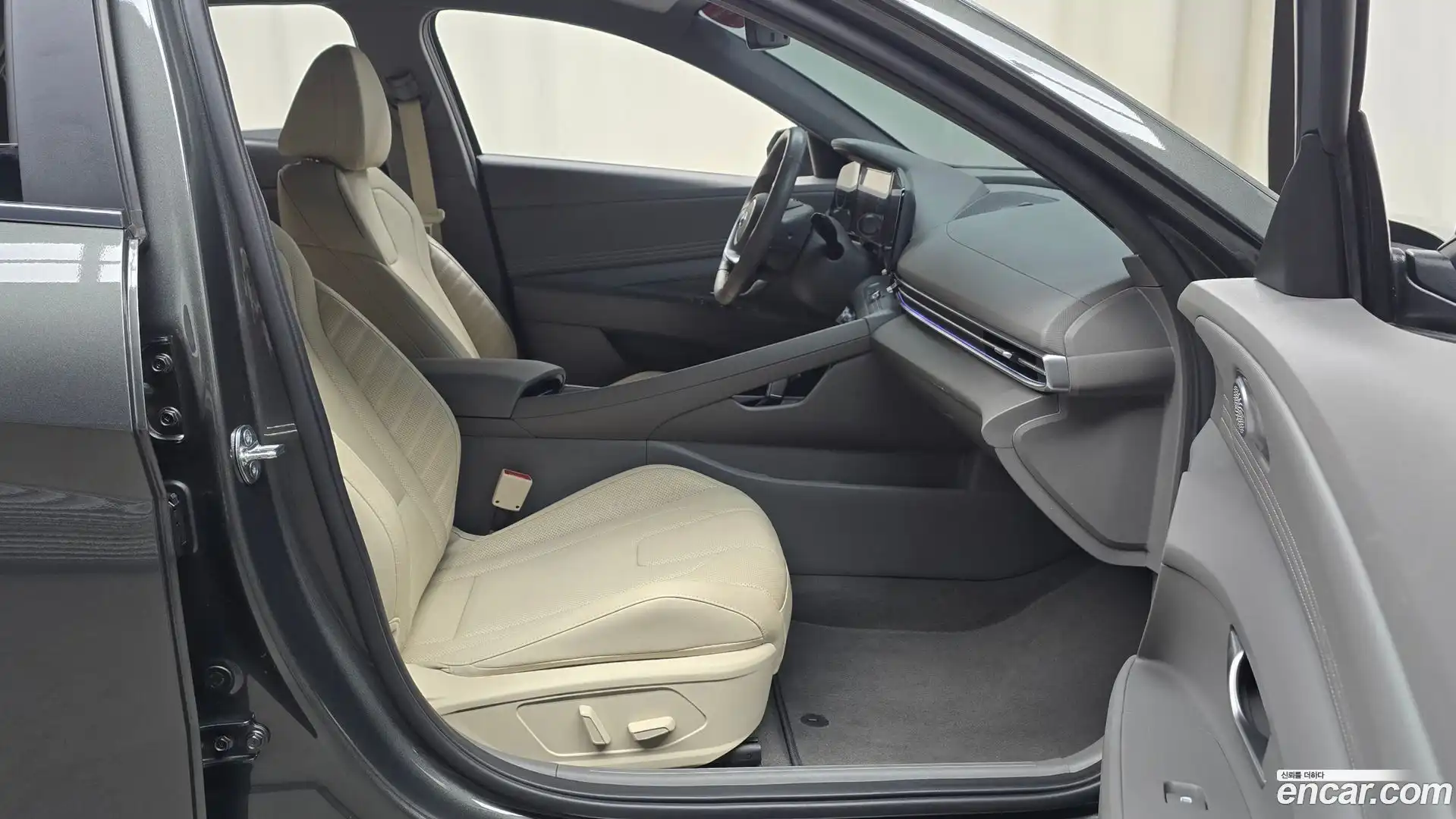 AVANTE Hyundai 2022.10-INNER-036