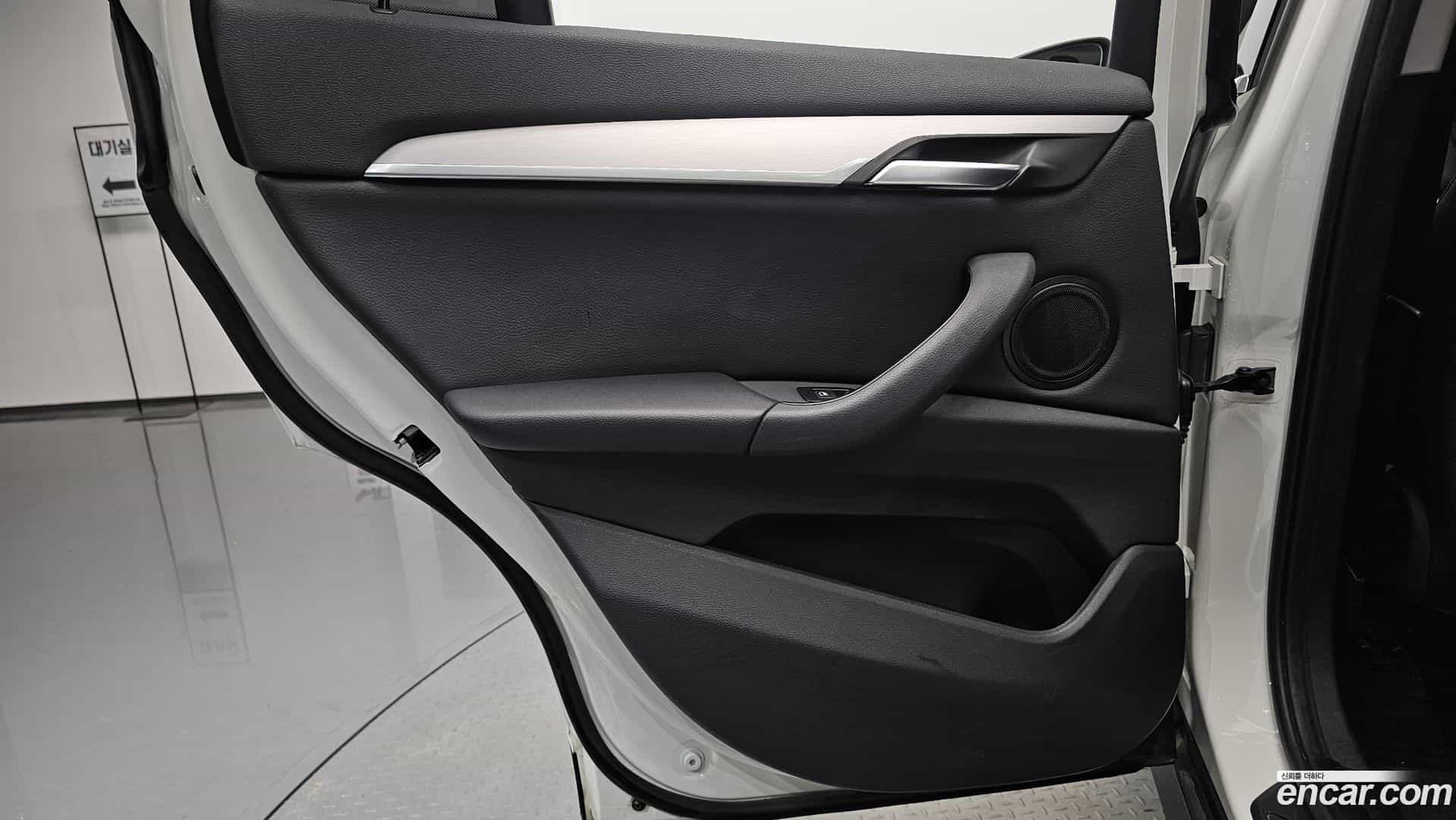 X1 BMW 2020.1-INNER-035