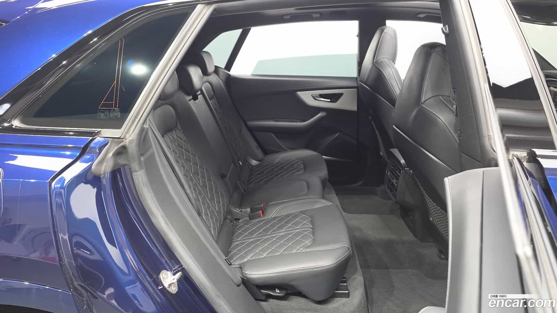 Q8 Audi 2023.4-OPTION-015