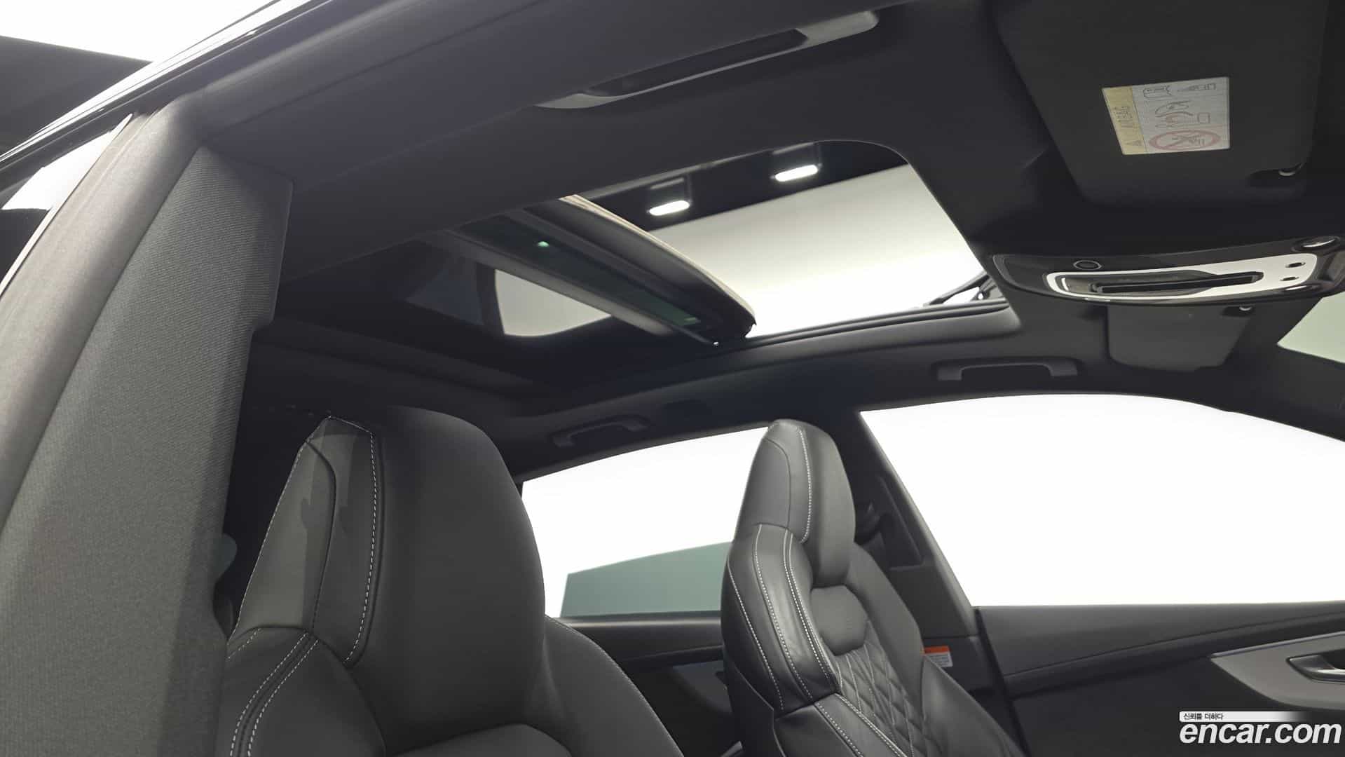 Q8 Audi 2023.4-OPTION-022