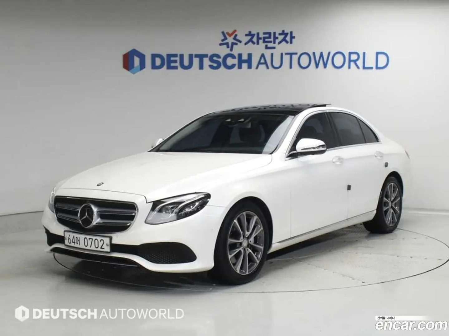 Main__Slider__Photo:E-Class Mercedes-Benz 2016.5-0