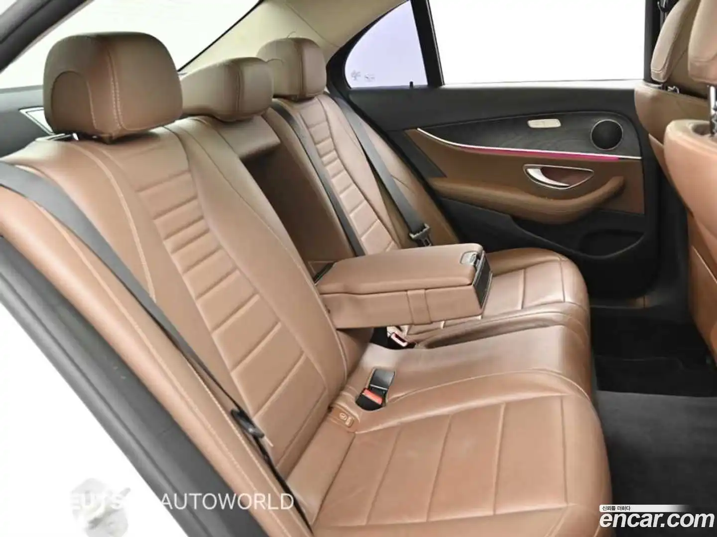 E-Class Mercedes-Benz 2016.5-OPTION-016
