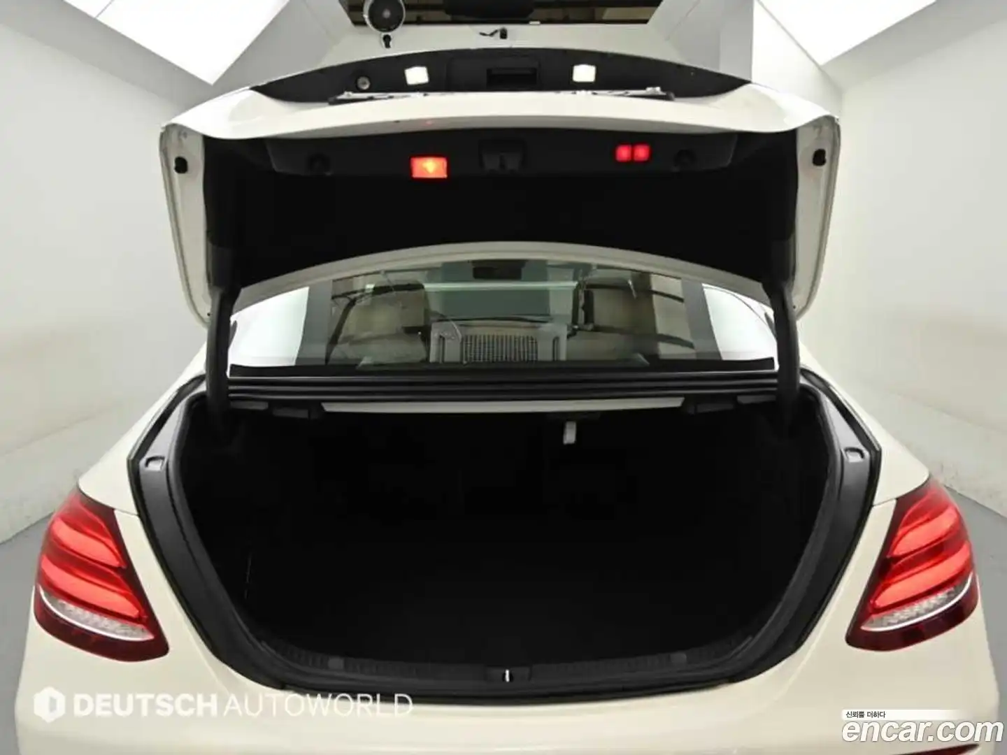 E-Class Mercedes-Benz 2016.5-OPTION-023