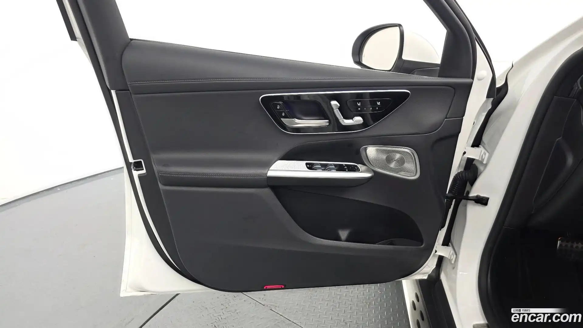 GLC-Class Mercedes-Benz 2024.3-INNER-034