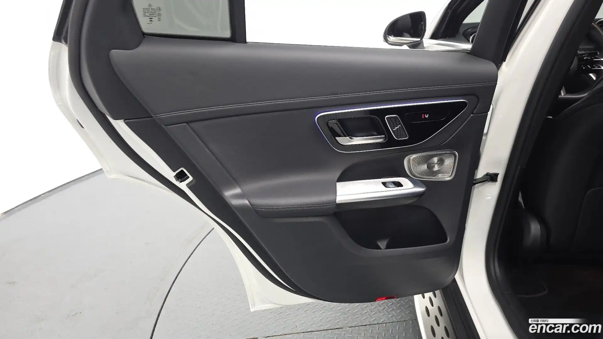 GLC-Class Mercedes-Benz 2024.3-INNER-035