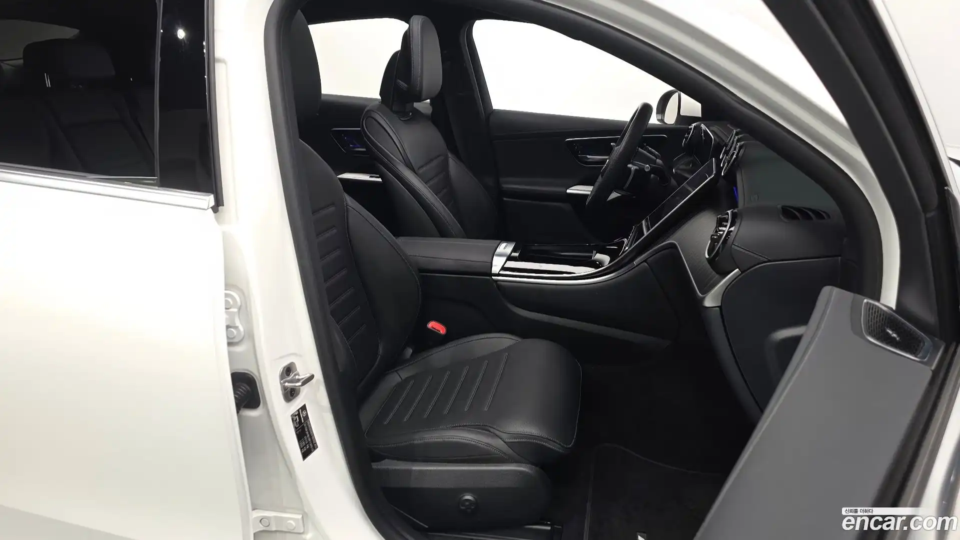 GLC-Class Mercedes-Benz 2024.3-INNER-036
