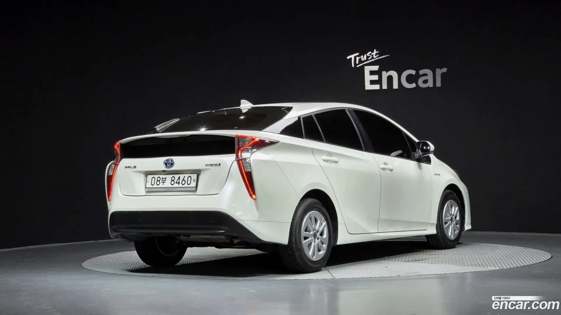 Main__Slider__Photo:Prius Toyota 2017.10-1