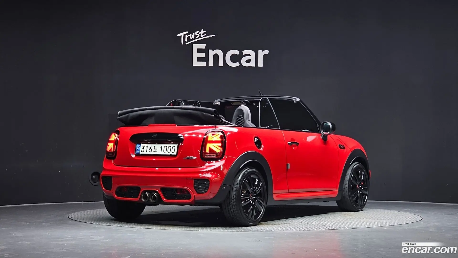 Main__Slider__Photo:Cooper Convertible Mini 2019.11-1