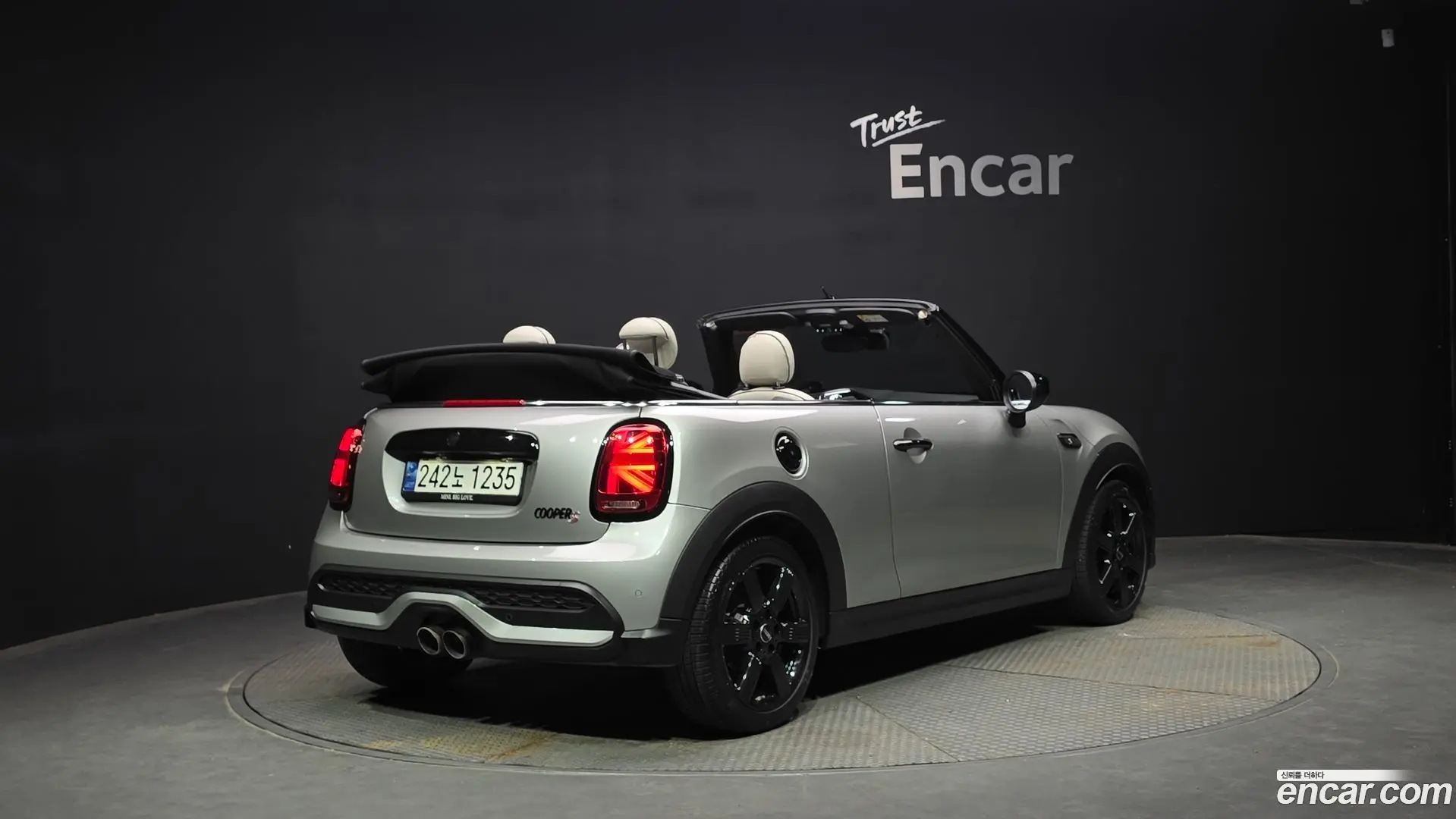 Main__Slider__Photo:Cooper Convertible Mini 2023.5-1
