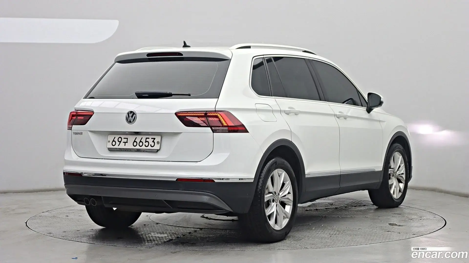 Main__Slider__Photo:Tiguan Volkswagen 2018.5-1