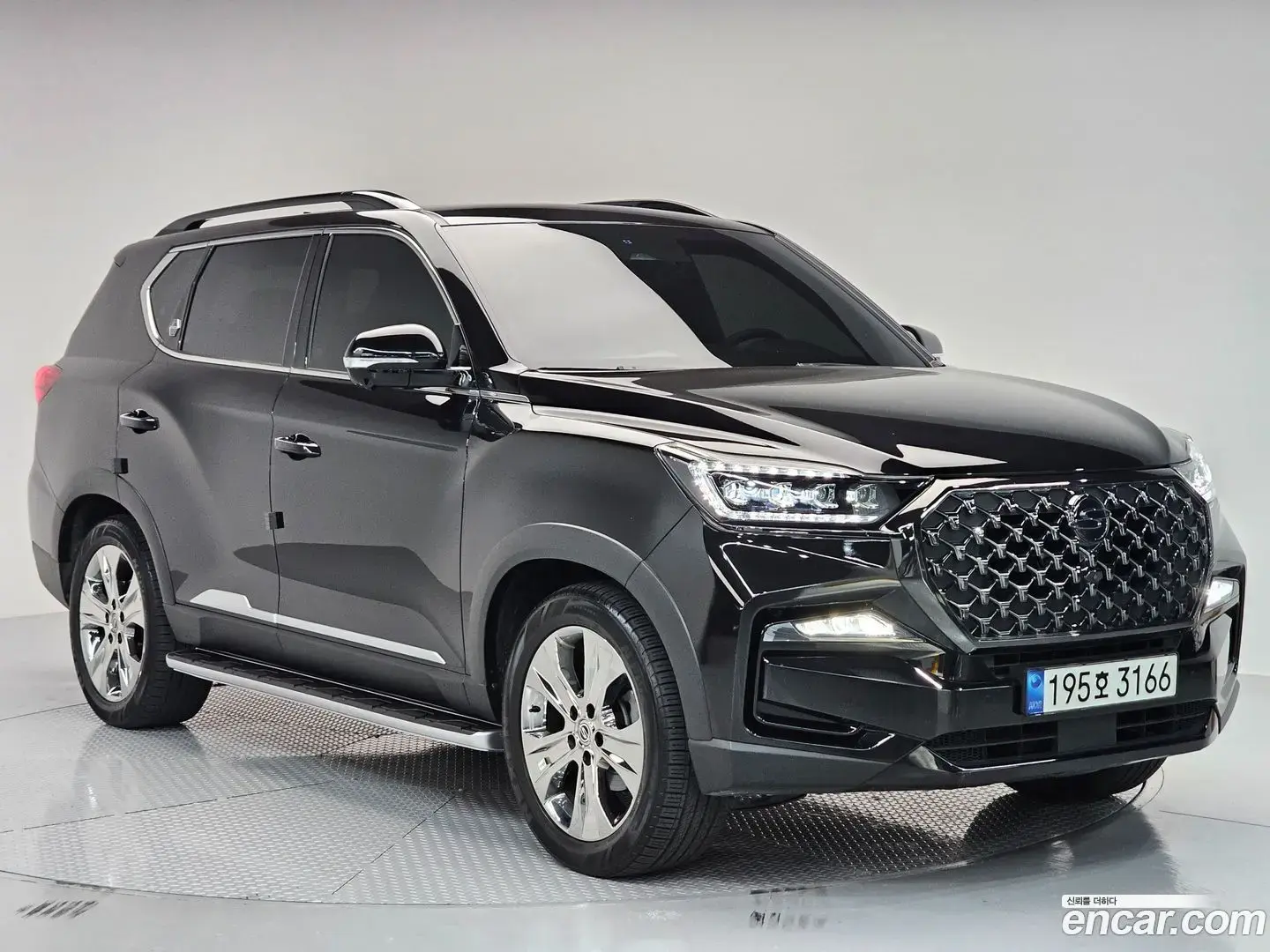 Main__Slider__Photo:Rexton KG Mobility 2023.1-1