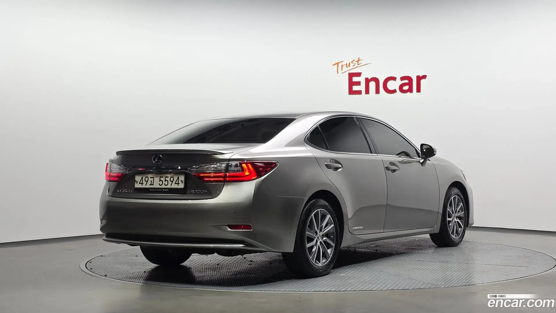 Main__Slider__Photo:ES Lexus 2017.3-1