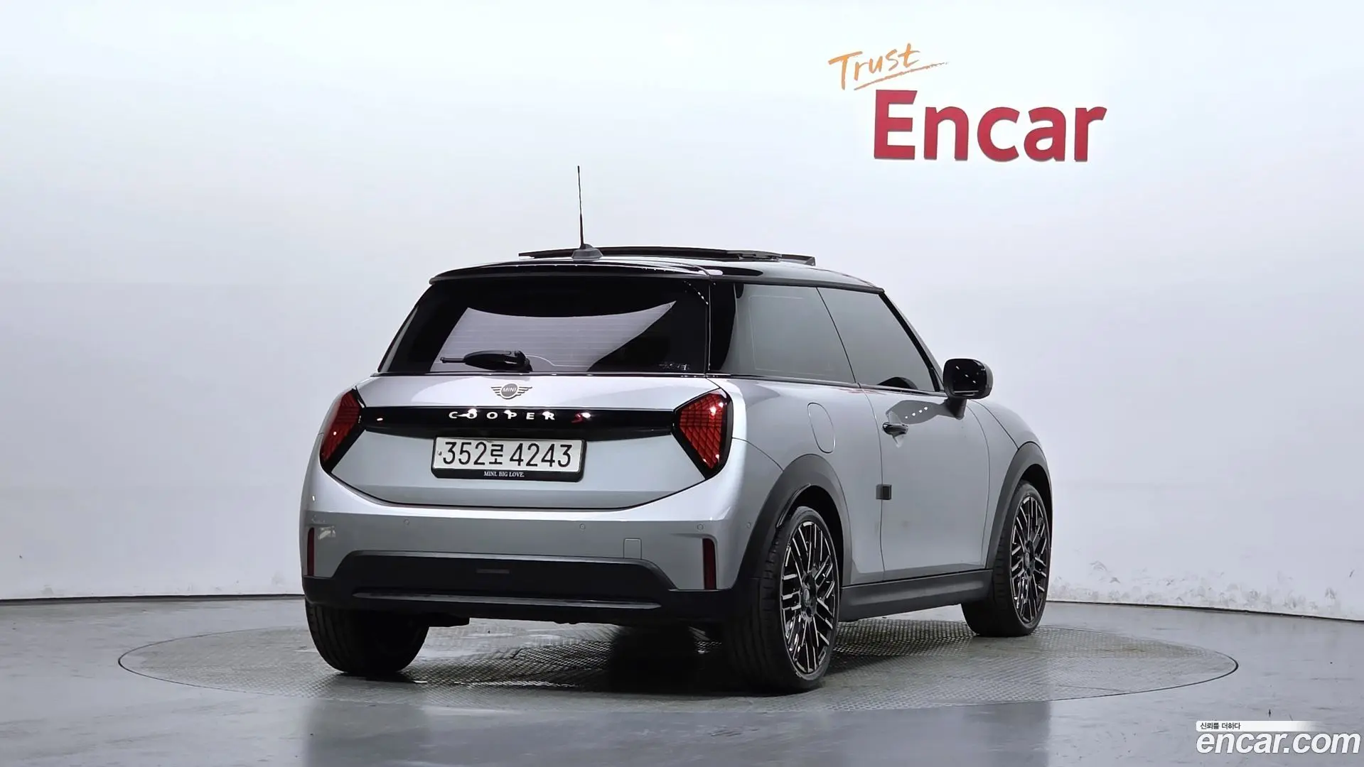 Main__Slider__Photo:Cooper Mini 2024.9-1