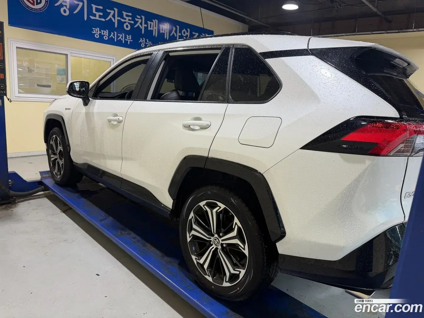 Main__Slider__Photo:RAV4 Toyota 2025.11-1