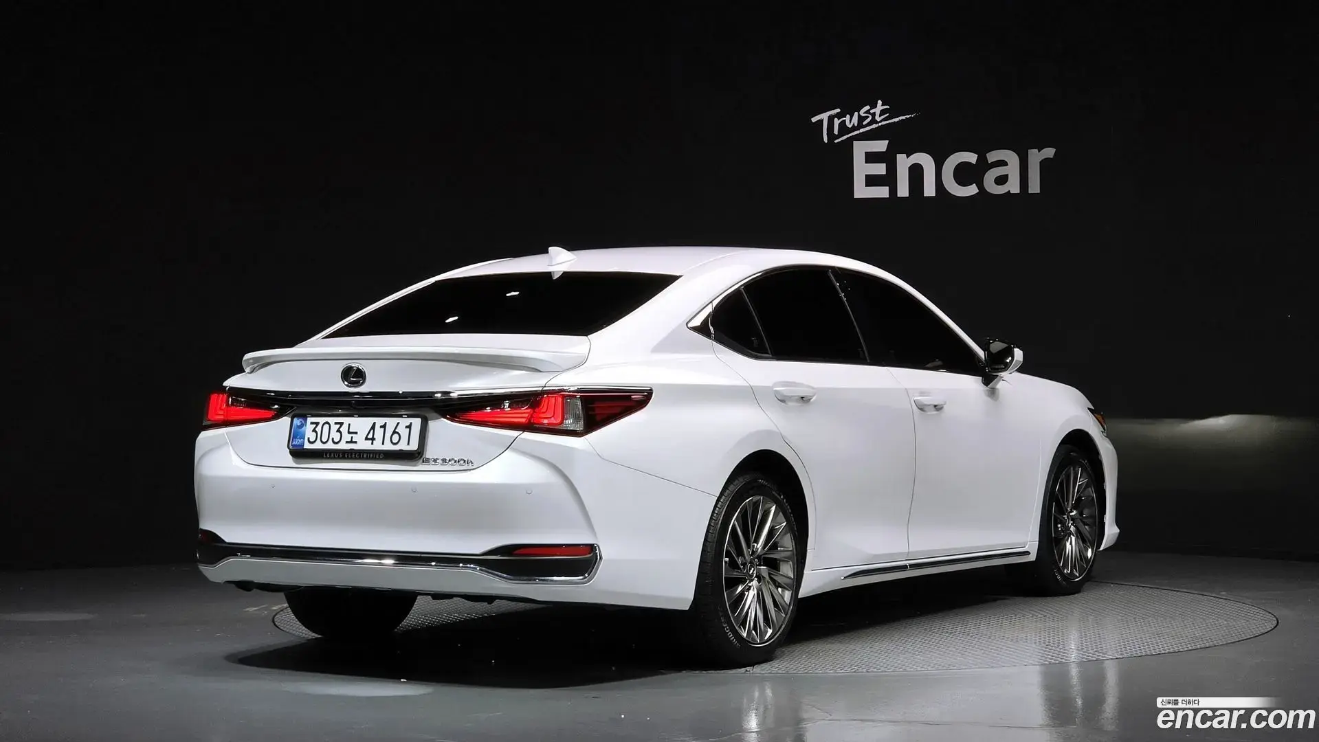 Main__Slider__Photo:ES Lexus 2026.0-1
