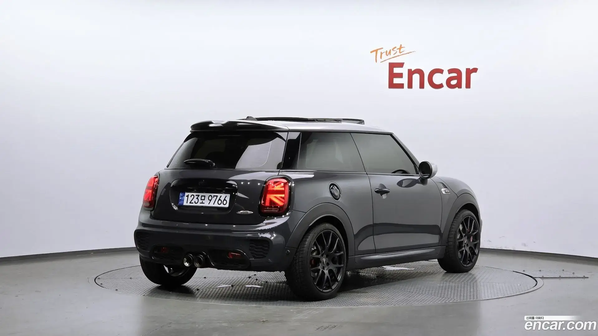 Main__Slider__Photo:Cooper Mini 2020.7-1