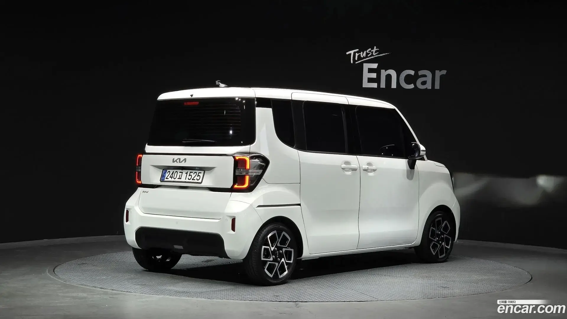 Main__Slider__Photo:RAY Kia 2024.3-1