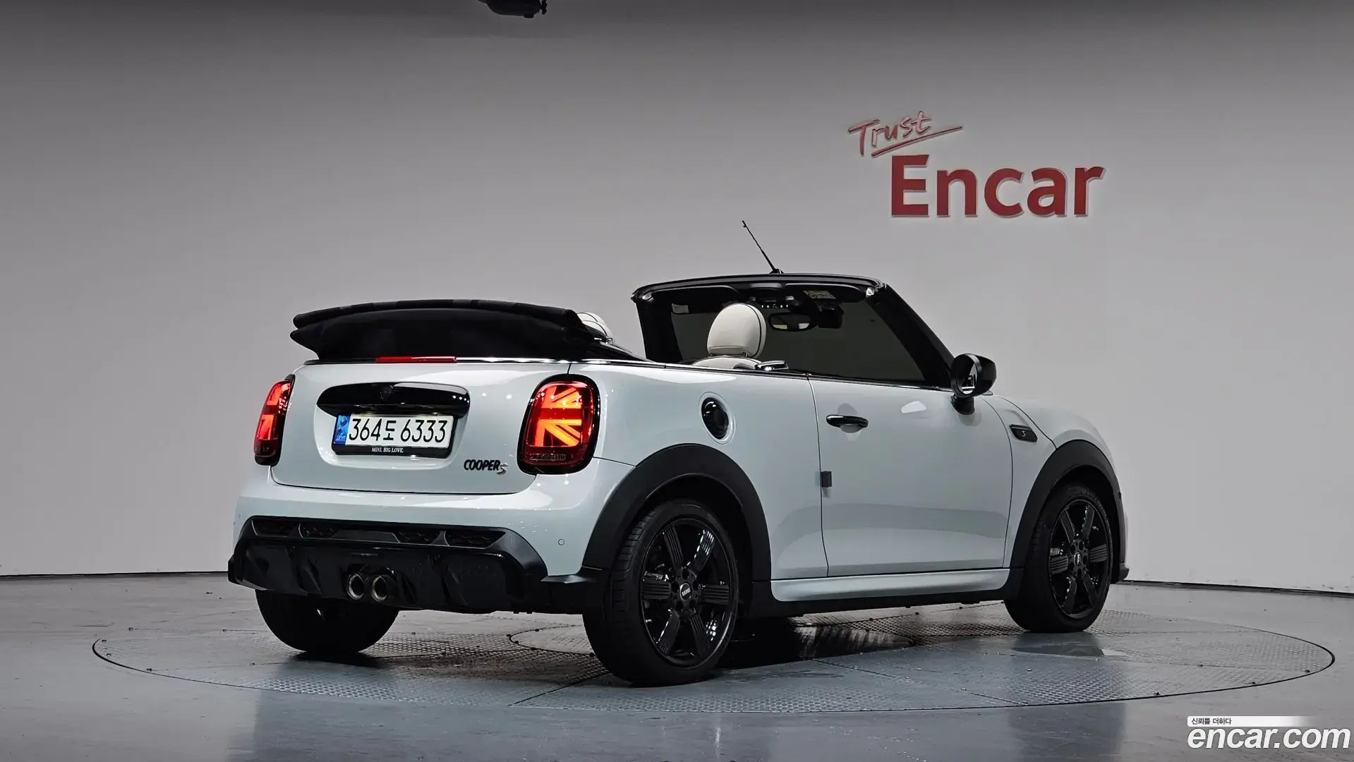 Main__Slider__Photo:Cooper Convertible Mini 2022.11-1