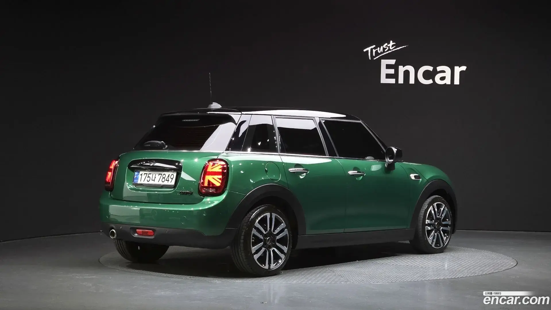 Main__Slider__Photo:Cooper Mini 2021.0-1
