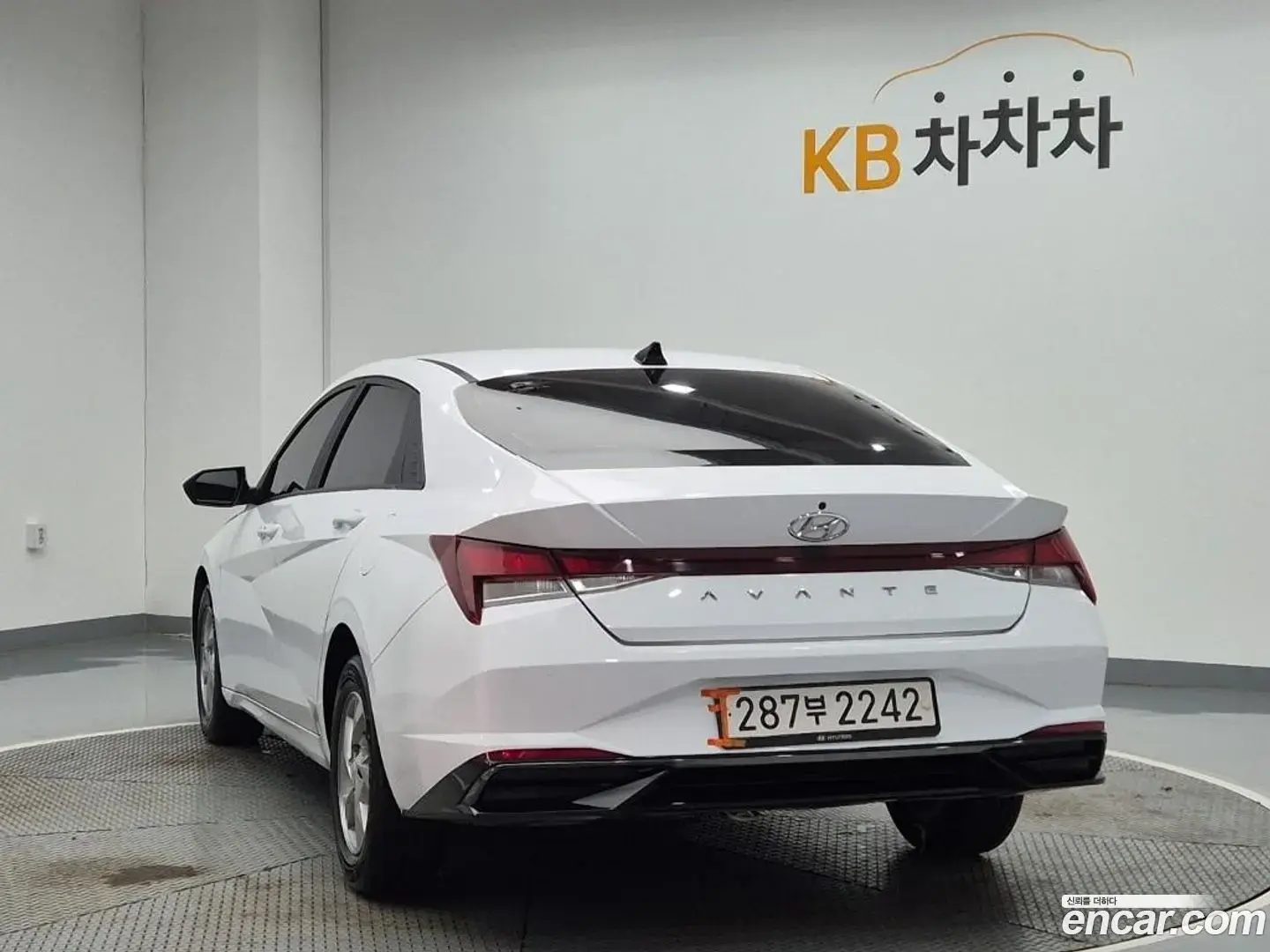 Main__Slider__Photo:AVANTE Hyundai 2022.1-1