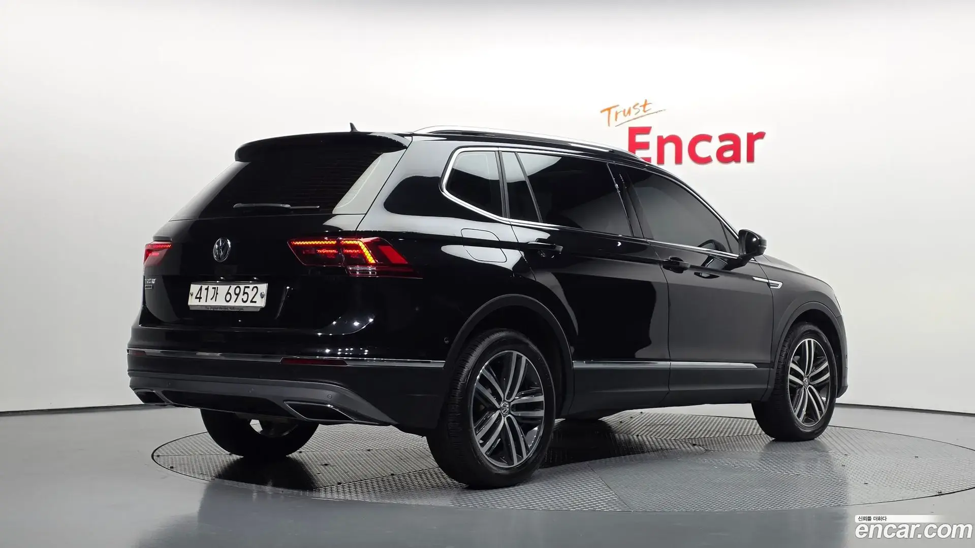Main__Slider__Photo:Tiguan Volkswagen 2018.10-1