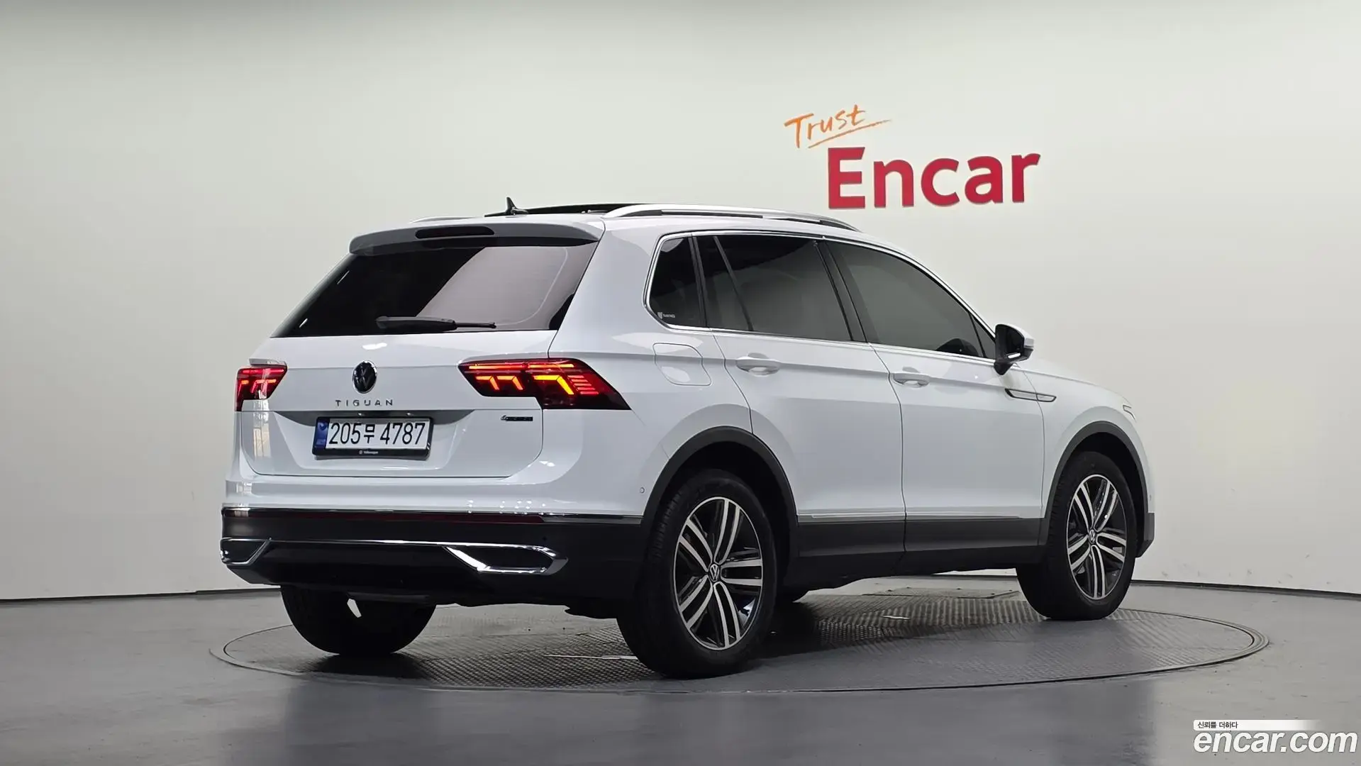 Main__Slider__Photo:Tiguan Volkswagen 2023.11-1