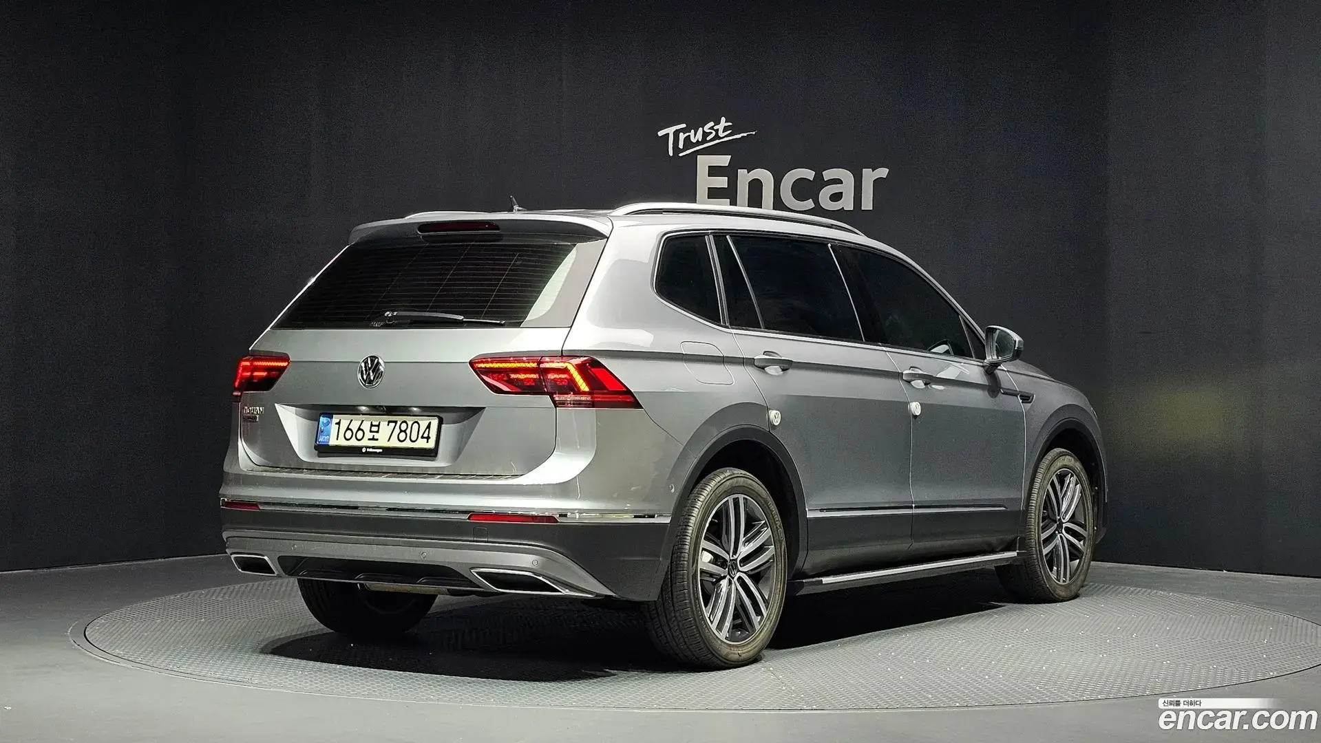 Main__Slider__Photo:Tiguan Volkswagen 2020.11-1