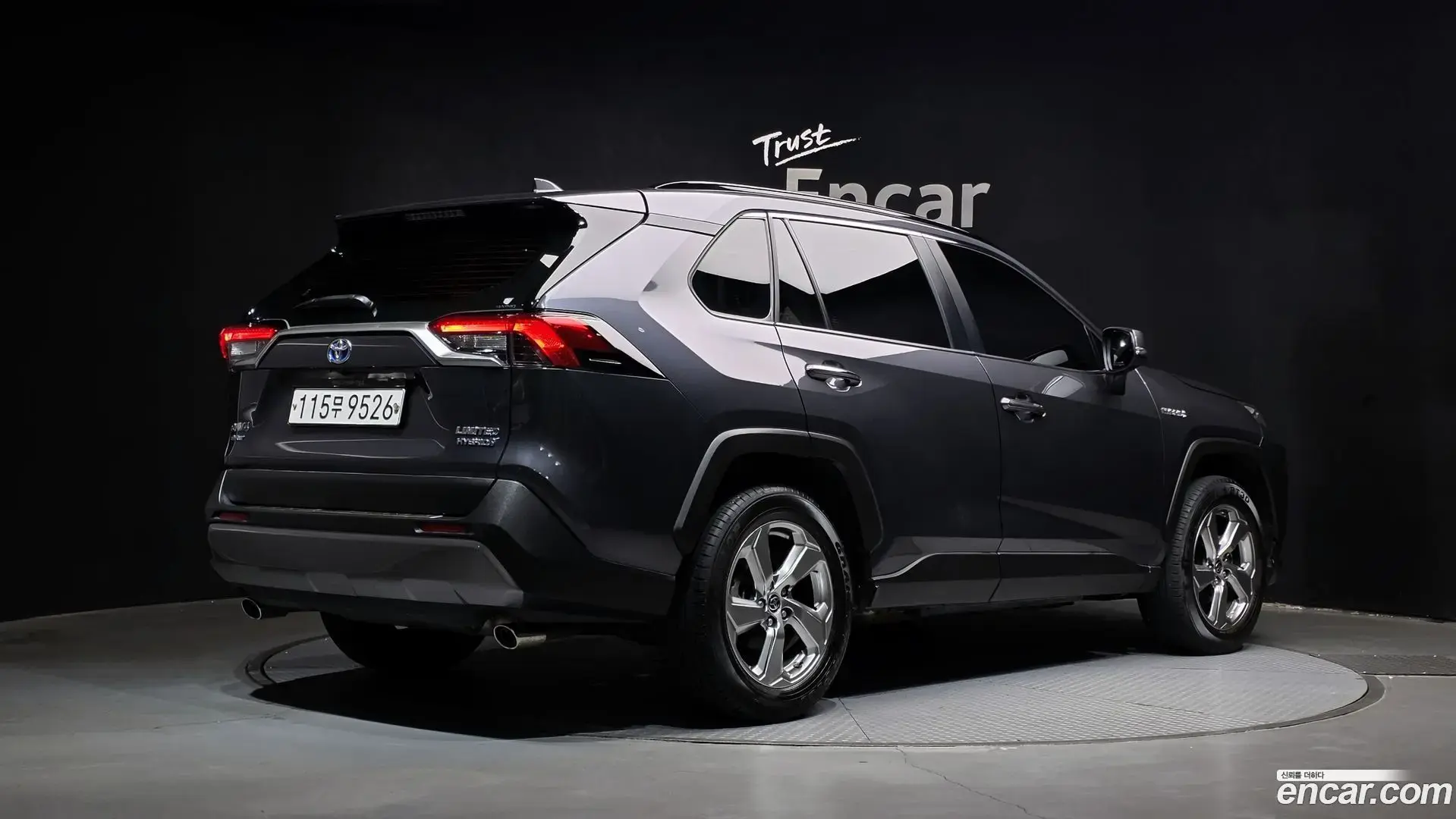 Main__Slider__Photo:RAV4 Toyota 2020.8-1