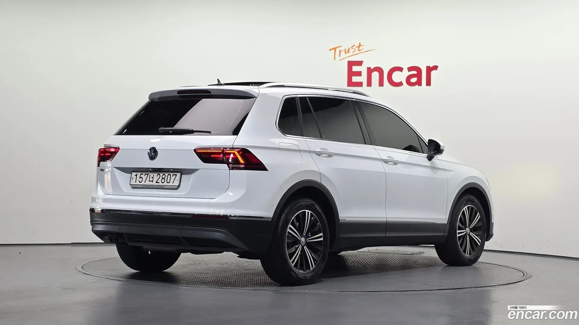 Main__Slider__Photo:Tiguan Volkswagen 2020.3-1