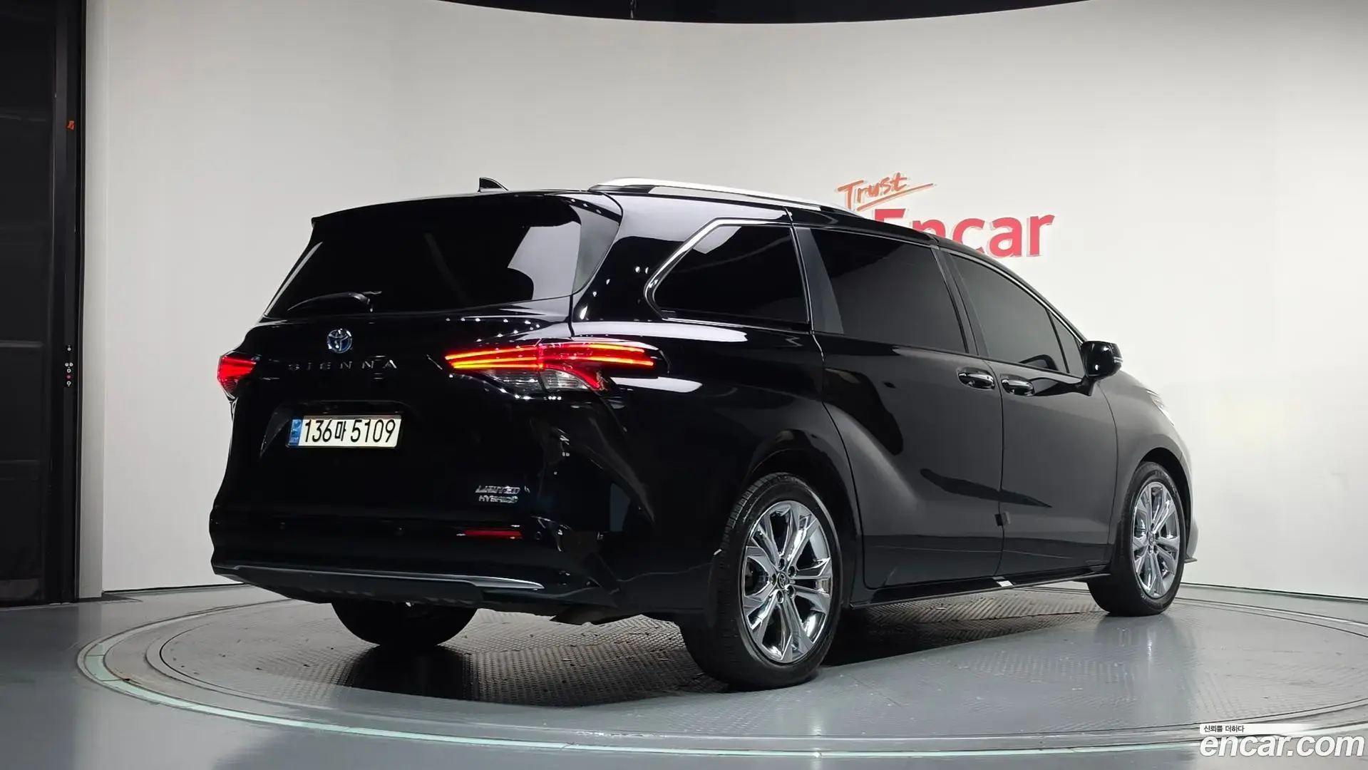 Main__Slider__Photo:Sienna Toyota 2022.6-1