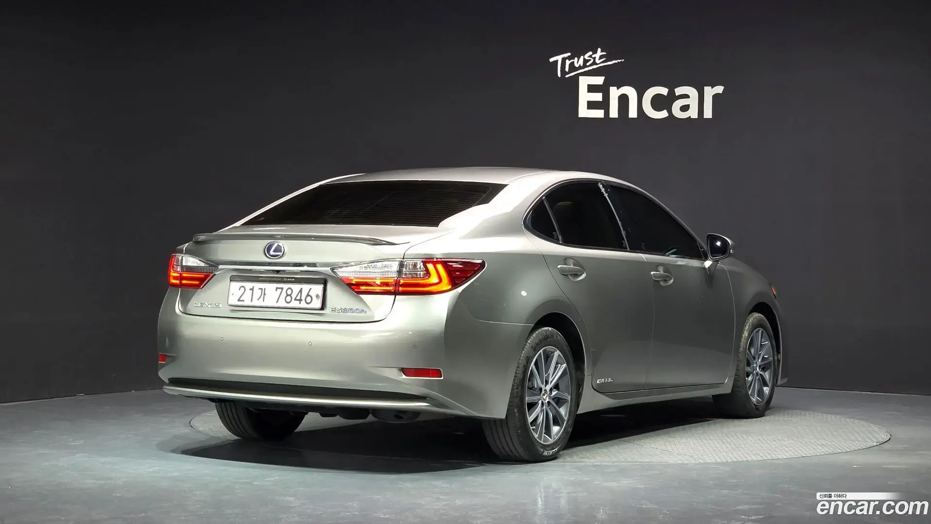 Main__Slider__Photo:ES Lexus 2018.0-1