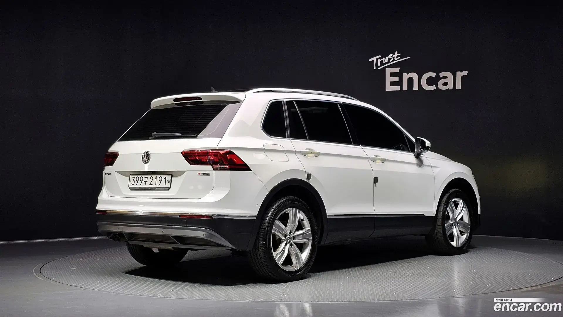 Main__Slider__Photo:Tiguan Volkswagen 2020.4-1