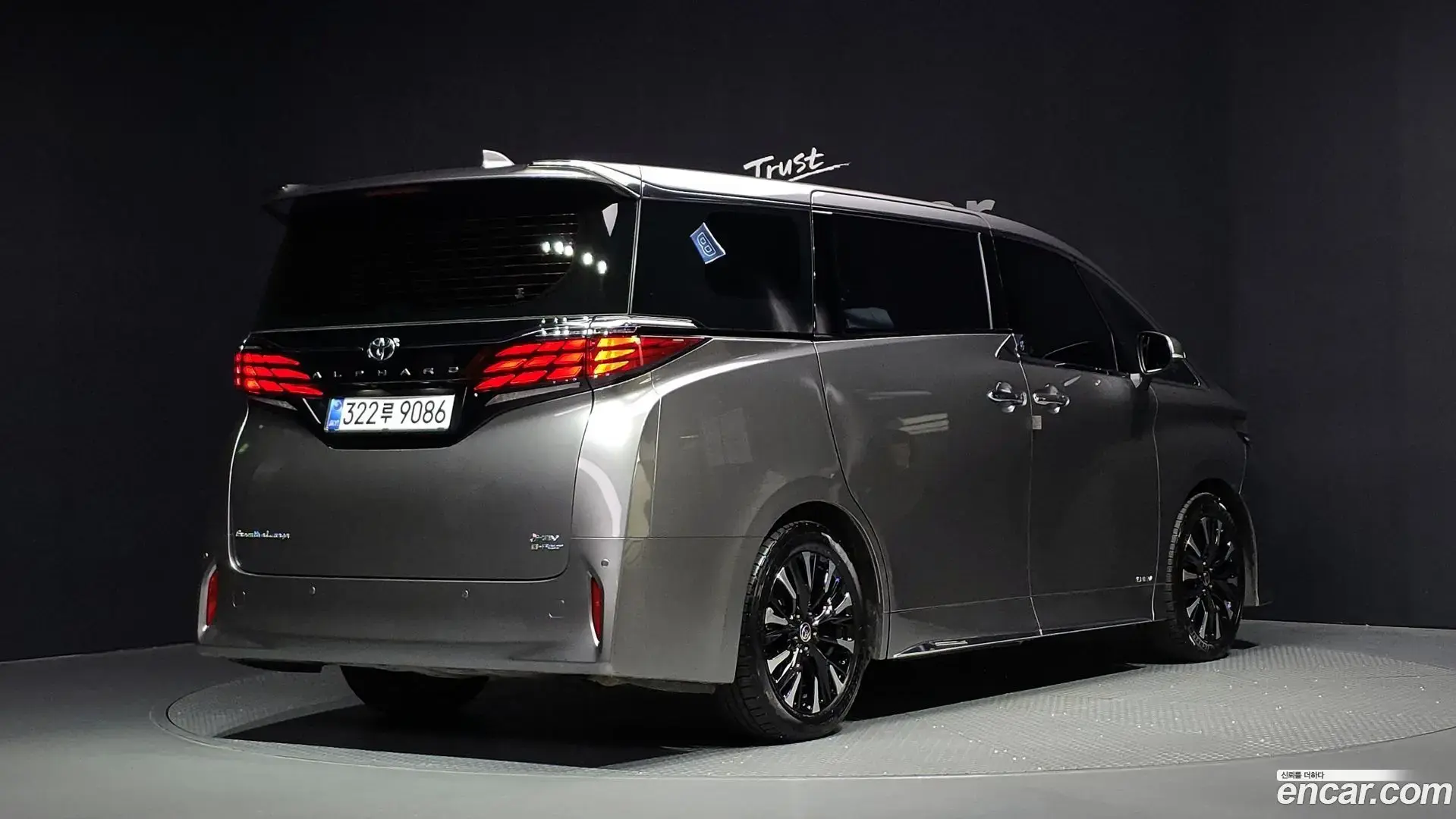 Main__Slider__Photo:Alphard Toyota 2025.6-1