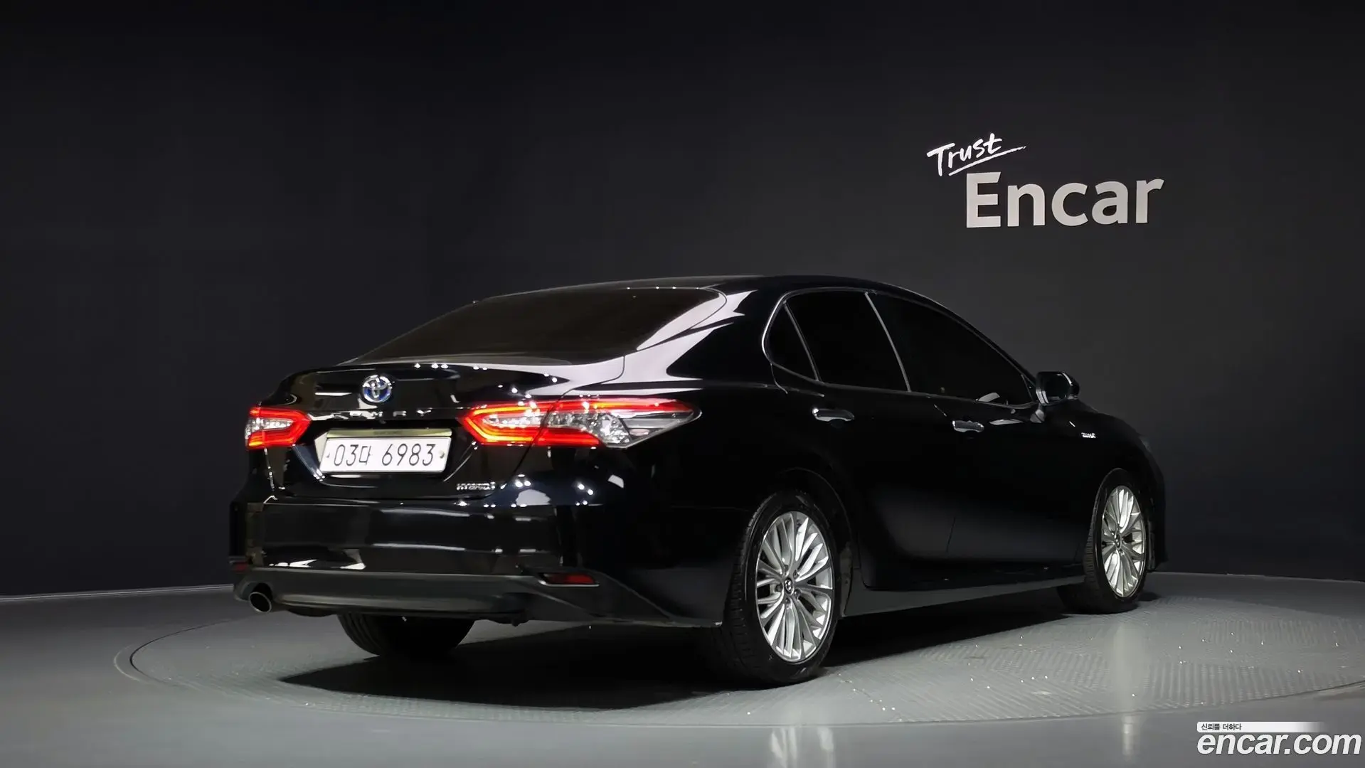 Main__Slider__Photo:Camry Toyota 2019.1-1