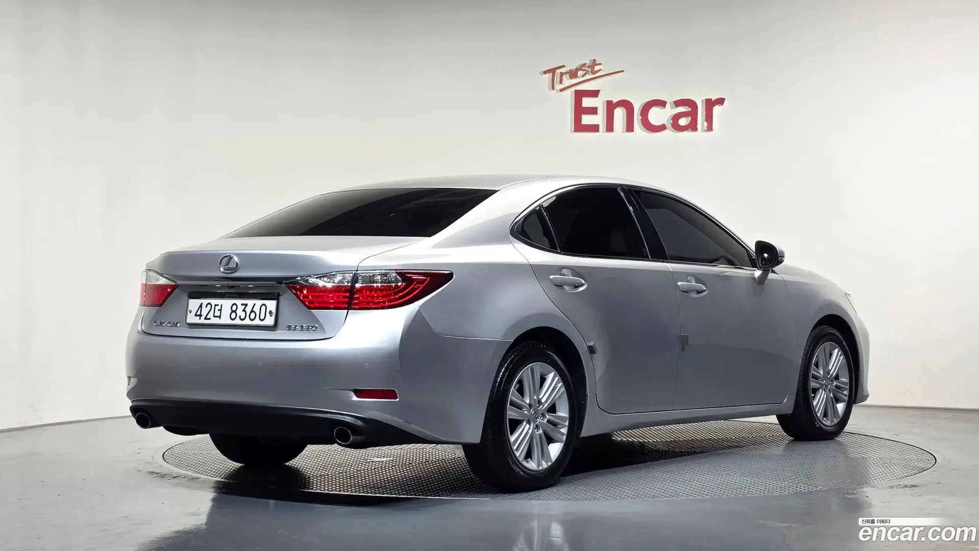 Main__Slider__Photo:ES Lexus 2014.2-1