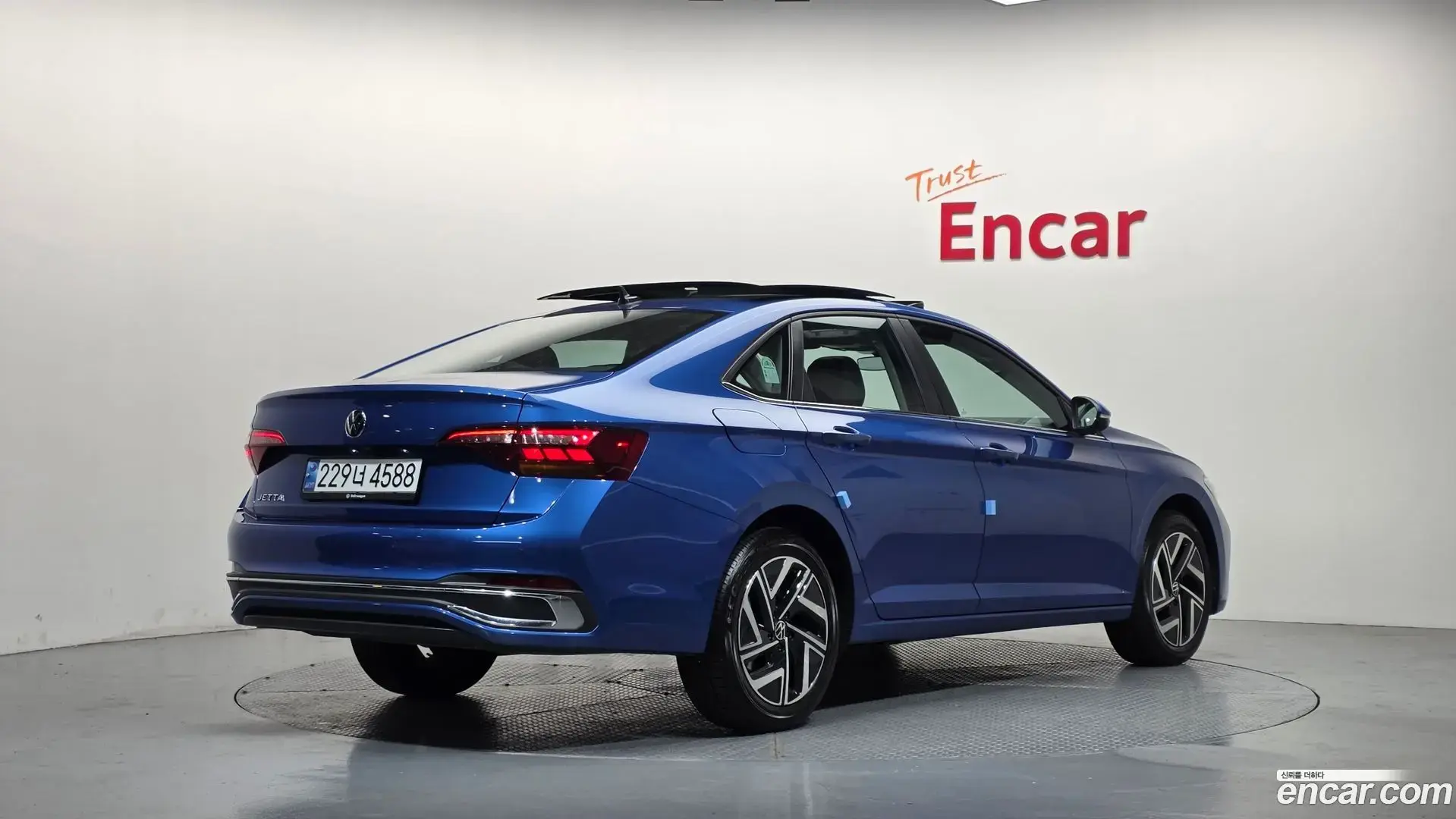 Main__Slider__Photo:Jetta Volkswagen 2023.11-1