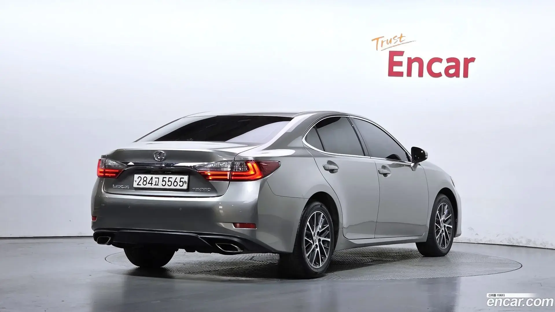 Main__Slider__Photo:ES Lexus 2018.0-1