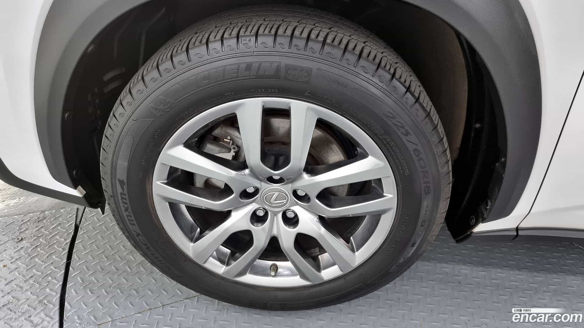 NX Lexus 2017.1-OUTER-005