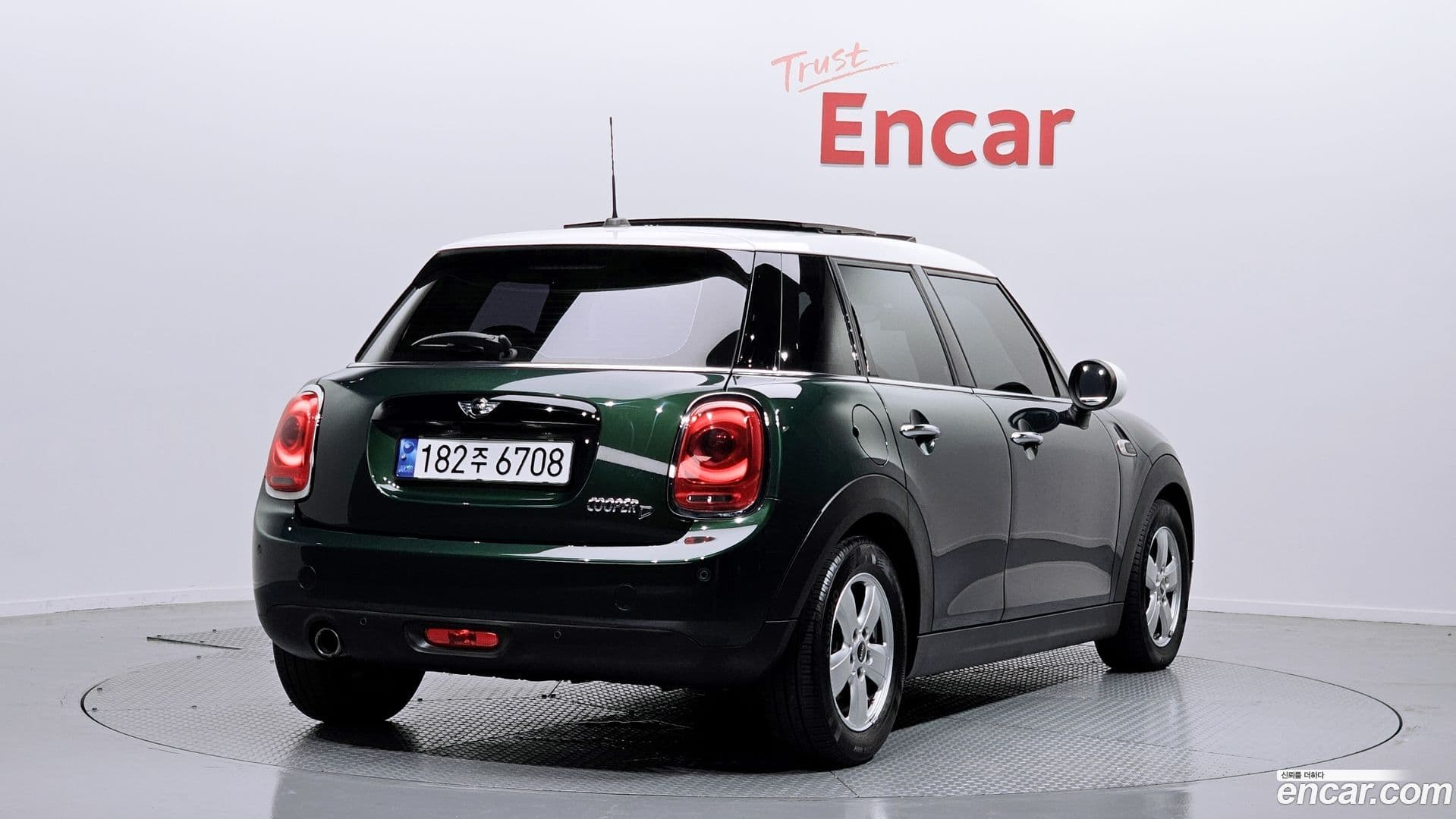Main__Slider__Photo:Cooper Mini 2016.0-0