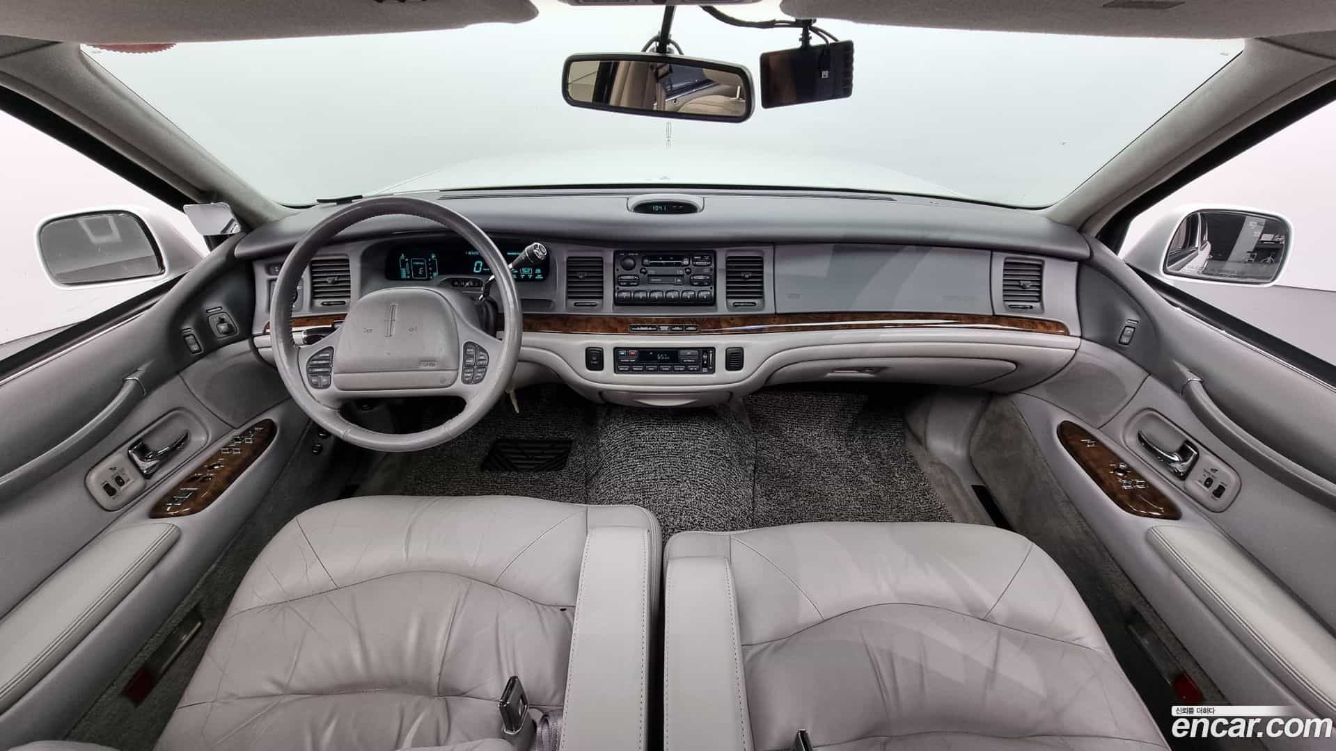 Town Car Lincoln 1997.5-INNER-007