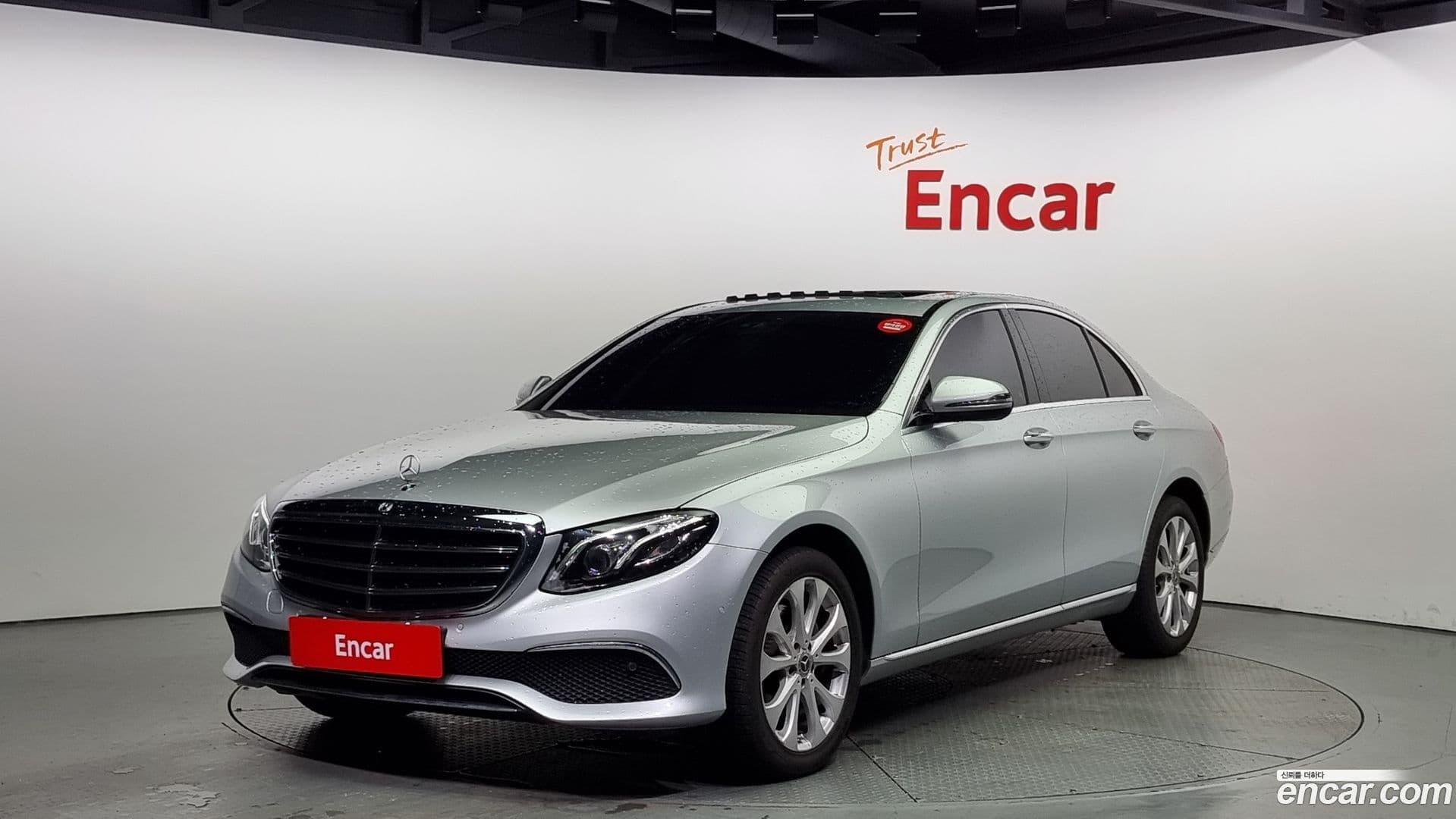 Main__Slider__Photo:E-Class Mercedes-Benz 2019.6-0