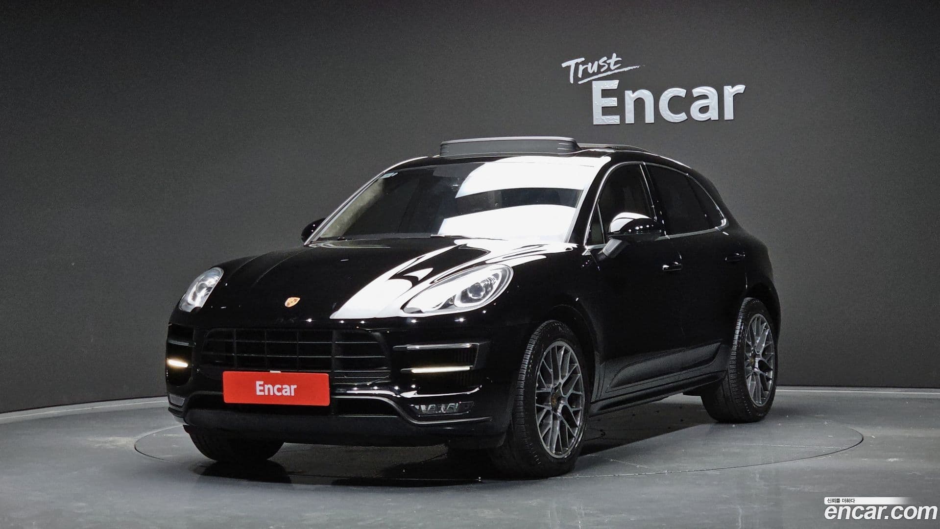Main__Slider__Photo:Macan Porsche 2014.11-0